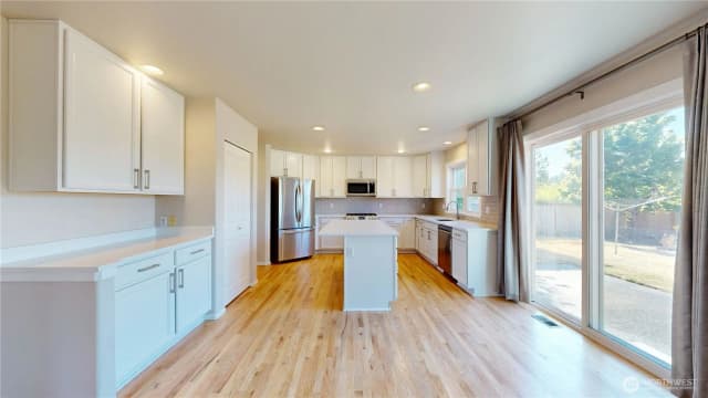 Property photo for 6502 61st Street W, University Place photo 2