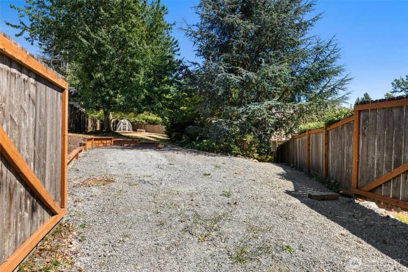 Property photo for 20620 119th Avenue Se, Kent photo 34