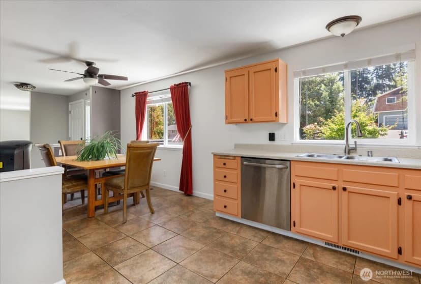 Property photo for 1162 Sw 2nd Avenue, Oak Harbor photo 13