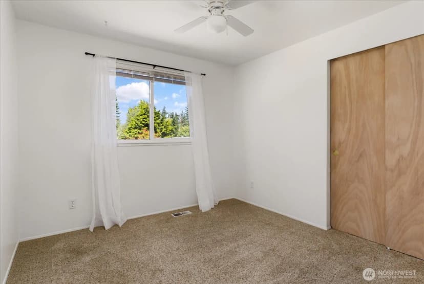 Property photo for 1162 Sw 2nd Avenue, Oak Harbor photo 17