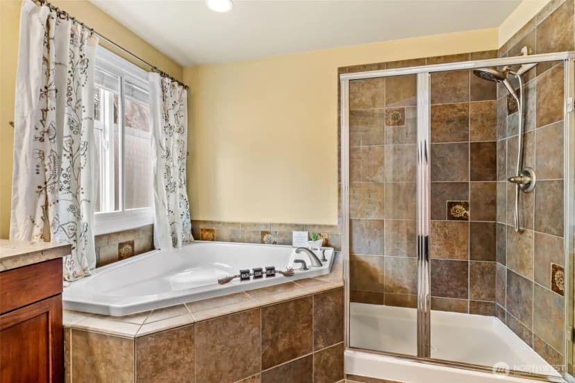 Property photo for 12106 Ne 105th Street, Kirkland photo 24