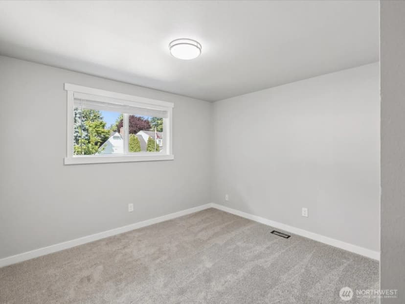 Property photo for 652 Sw Judson Drive, Oak Harbor photo 28