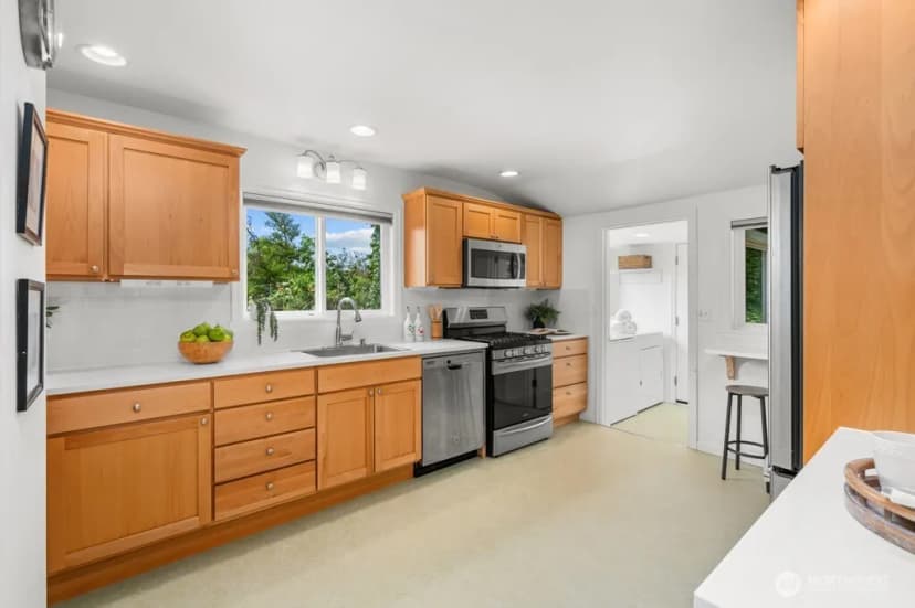 Property photo for 4160 Sw Orchard Street, Seattle photo 11