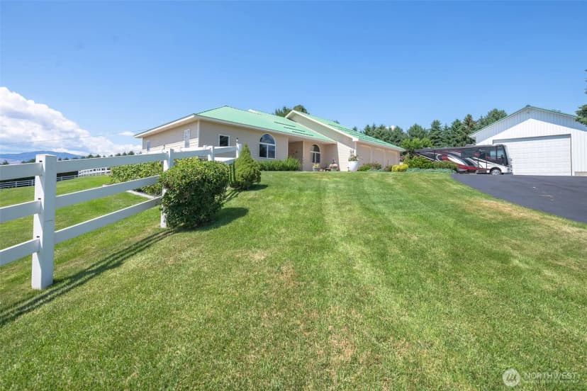 Property photo for 2045 8th Street Ne, East Wenatchee photo 4