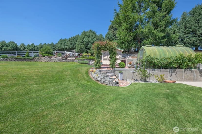 Property photo for 2045 8th Street Ne, East Wenatchee photo 39