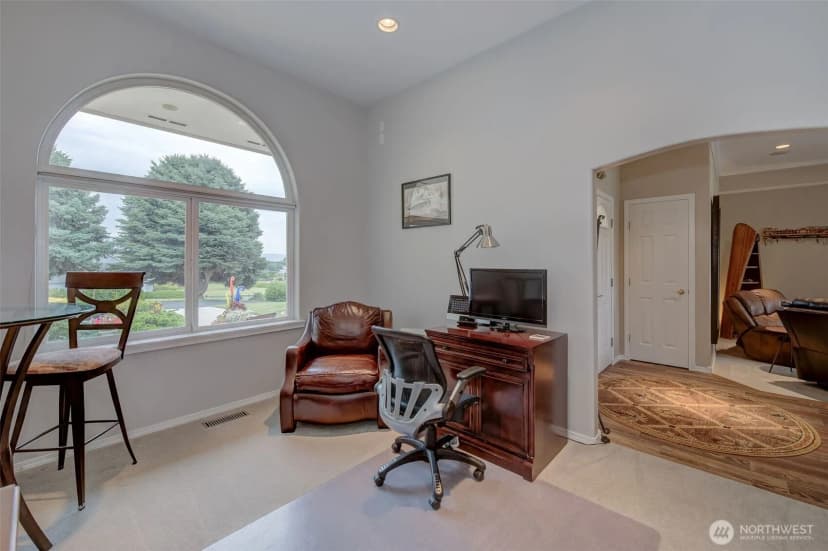 Property photo for 2045 8th Street Ne, East Wenatchee photo 8