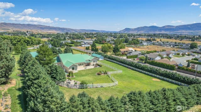 Property photo for 2045 8th Street Ne, East Wenatchee