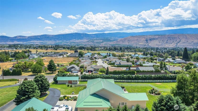 Property photo for 2045 8th Street Ne, East Wenatchee photo 36