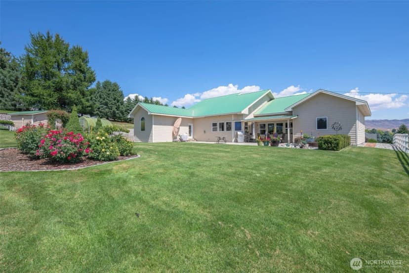 Property photo for 2045 8th Street Ne, East Wenatchee photo 32