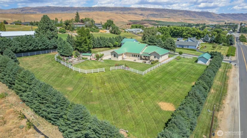 Property photo for 2045 8th Street Ne, East Wenatchee photo 38