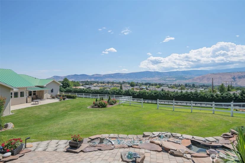 Property photo for 2045 8th Street Ne, East Wenatchee photo 2