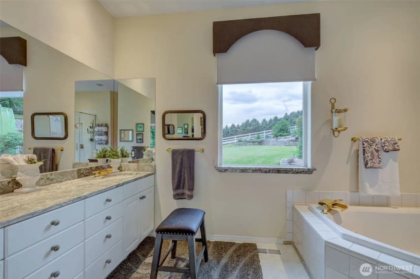 Property photo for 2045 8th Street Ne, East Wenatchee photo 17