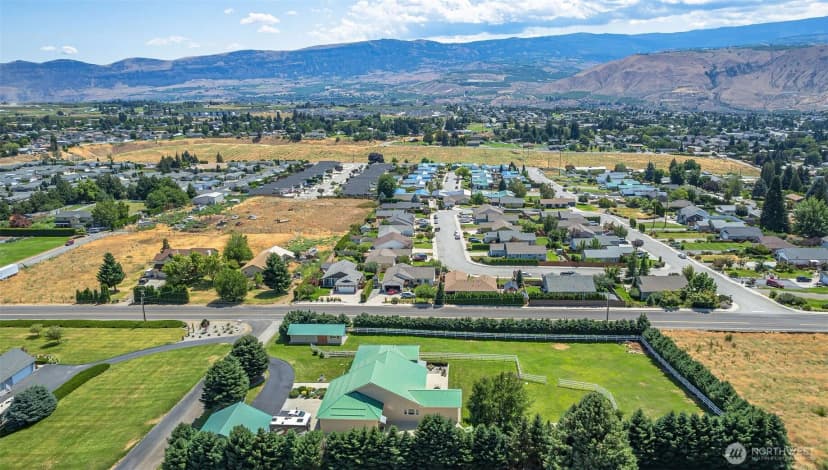 Property photo for 2045 8th Street Ne, East Wenatchee photo 35