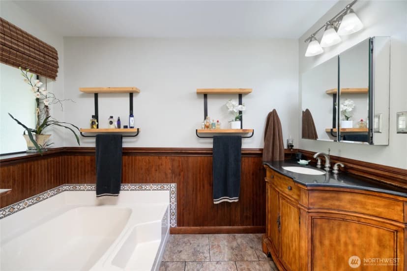 Property photo for 4810 Yorkshire Drive, Anacortes photo 16