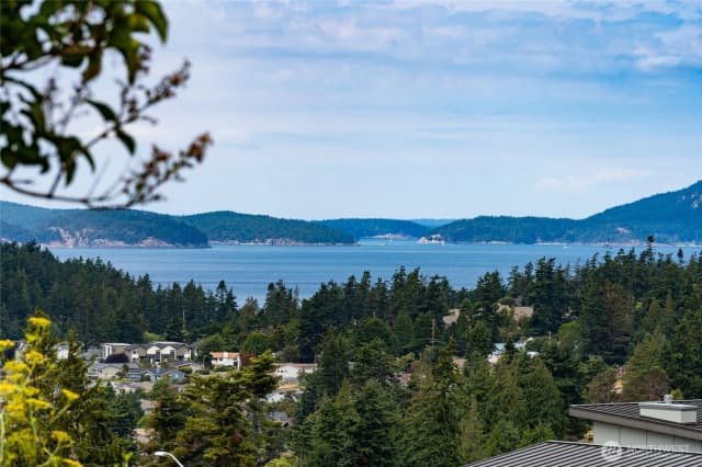 Property photo for 4810 Yorkshire Drive, Anacortes photo 2