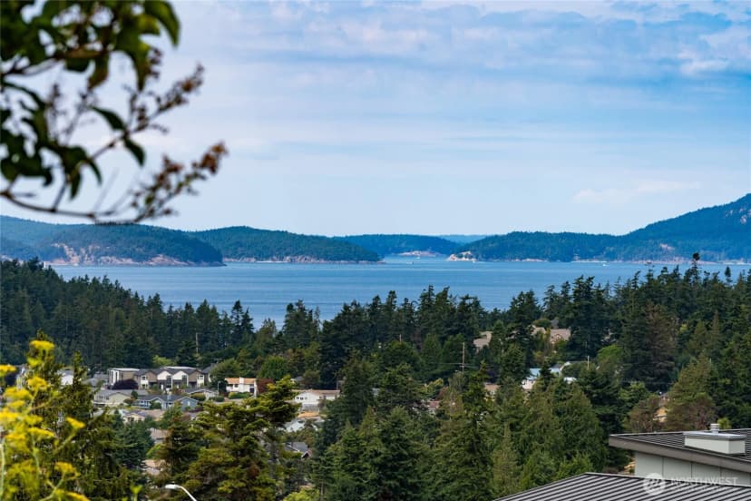 Property photo for 4810 Yorkshire Drive, Anacortes photo 2