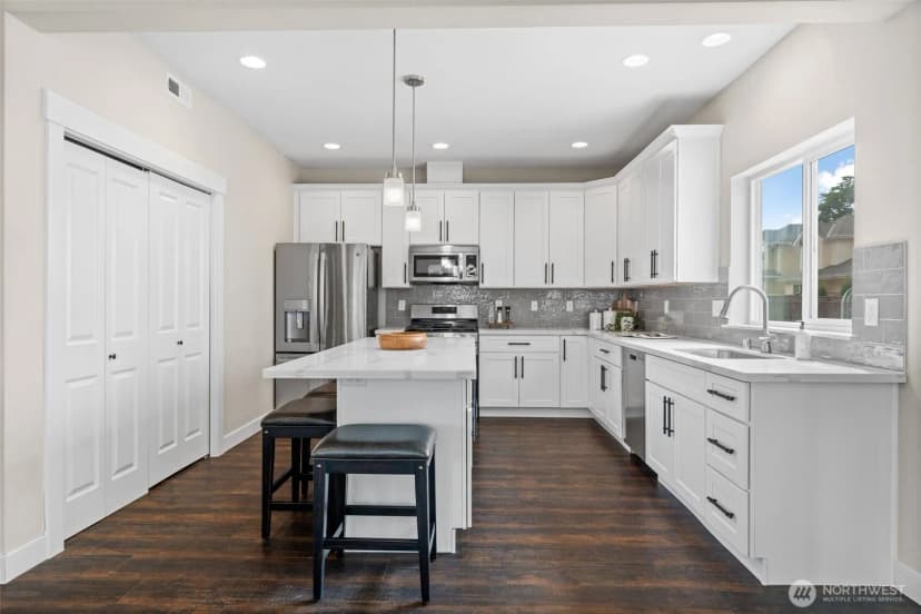 Property photo for 9128 Moreland Avenue Sw, Lakewood photo 13