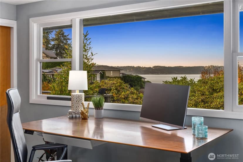 Property photo for 8632 East Side Drive Ne, Tacoma photo 12