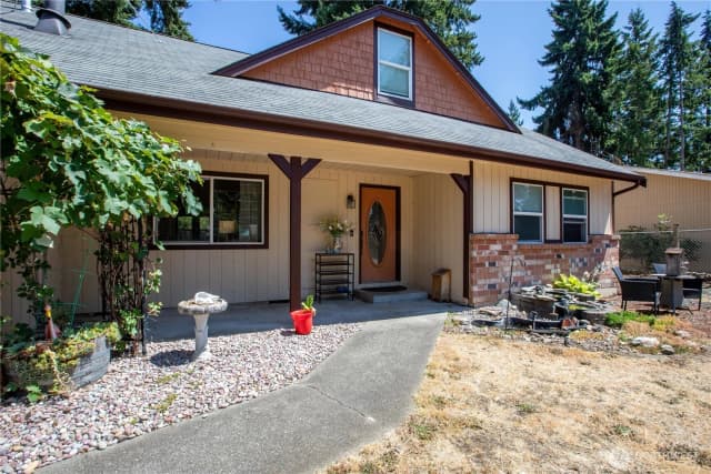 Property photo for 8133 Bicentennial Loop Se, Lacey photo 2