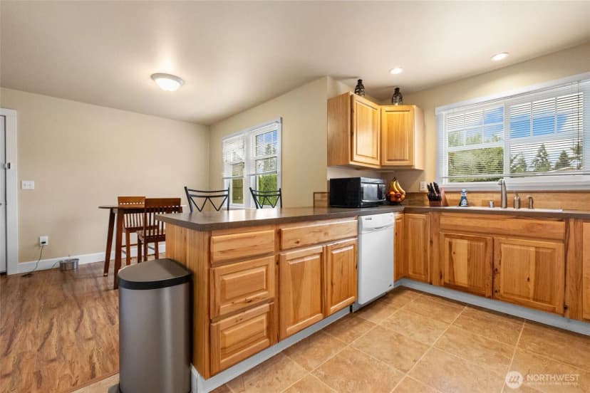 Property photo for 1421 Pine Avenue Ne, Olympia photo 7