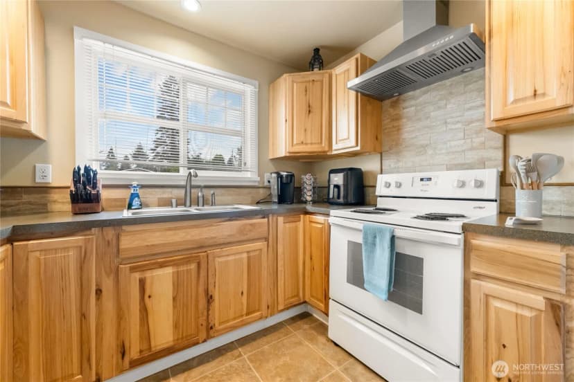 Property photo for 1421 Pine Avenue Ne, Olympia photo 8