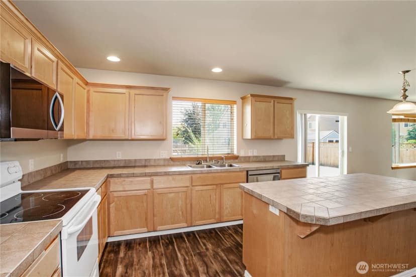 Property photo for 6908 Stone Street Se, Lacey photo 11