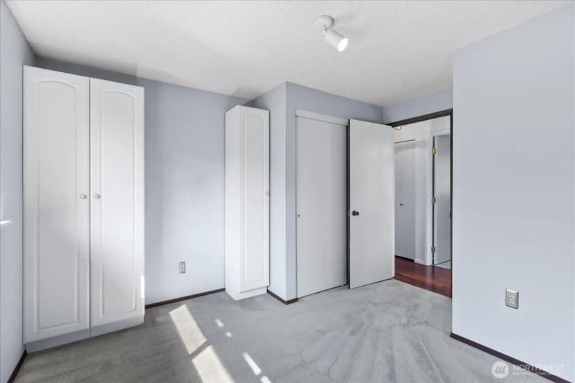 Property photo for 525 Holly Drive, Edmonds photo 10
