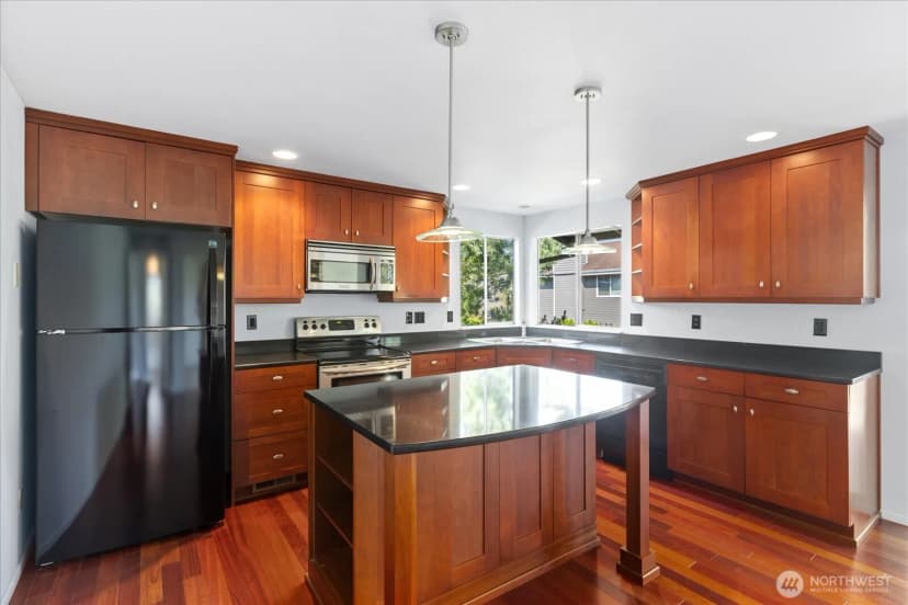 Property photo for 525 Holly Drive, Edmonds photo 7