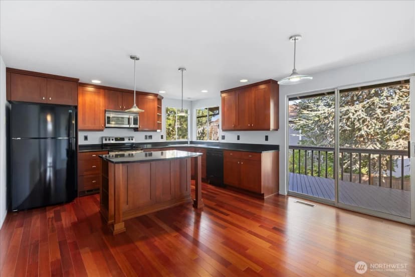 Property photo for 525 Holly Drive, Edmonds photo 4