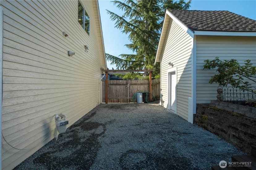 Property photo for 2425 214th Place Sw, Brier photo 32