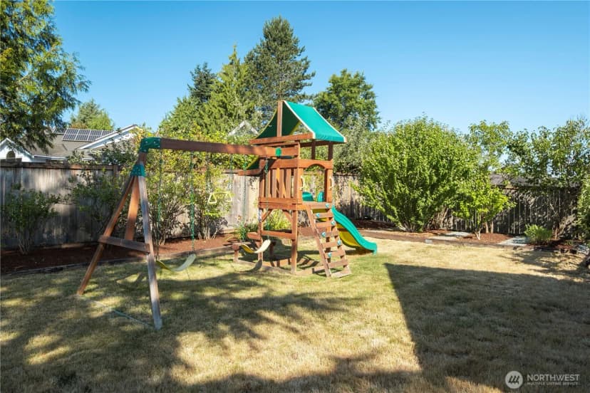 Property photo for 2425 214th Place Sw, Brier photo 36