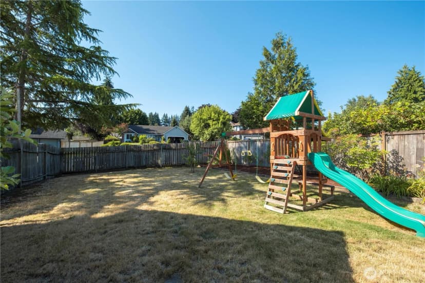 Property photo for 2425 214th Place Sw, Brier photo 34