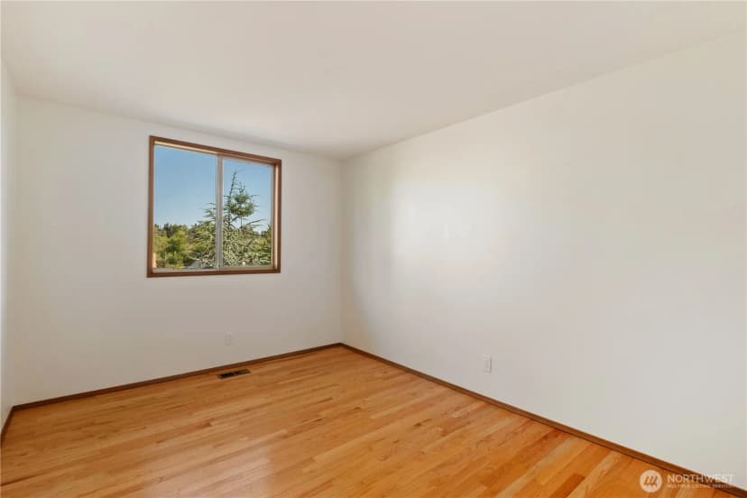 Property photo for 2425 214th Place Sw, Brier photo 24