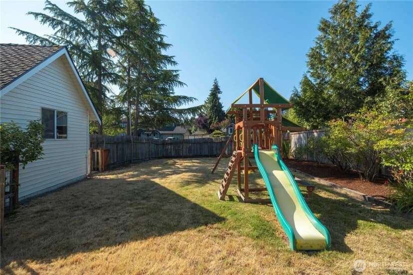 Property photo for 2425 214th Place Sw, Brier photo 35