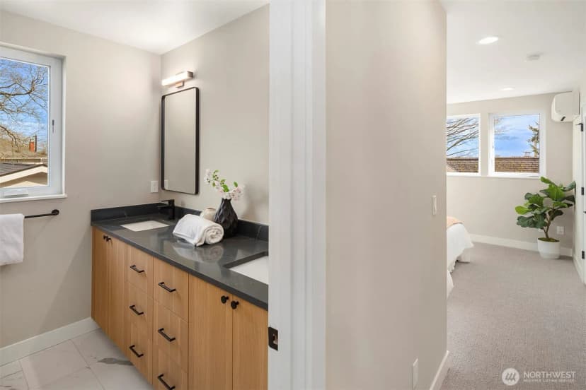 Property photo for 332 17th Avenue #b, Seattle photo 11
