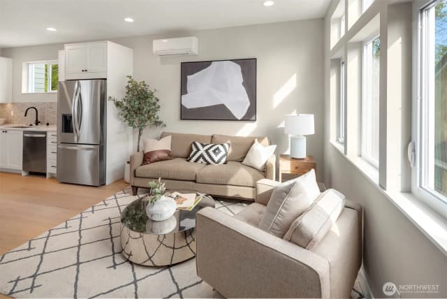 Property photo for 332 17th Avenue #b, Seattle photo 3