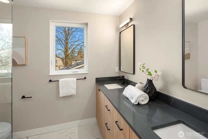 Property photo for 332 17th Avenue #b, Seattle photo 12