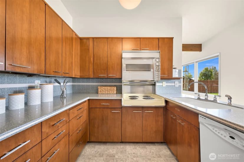 Property photo for 416 Stremler Drive, Lynden photo 12