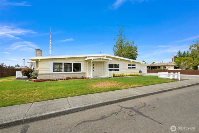 Property photo for 416 Stremler Drive, Lynden photo 2