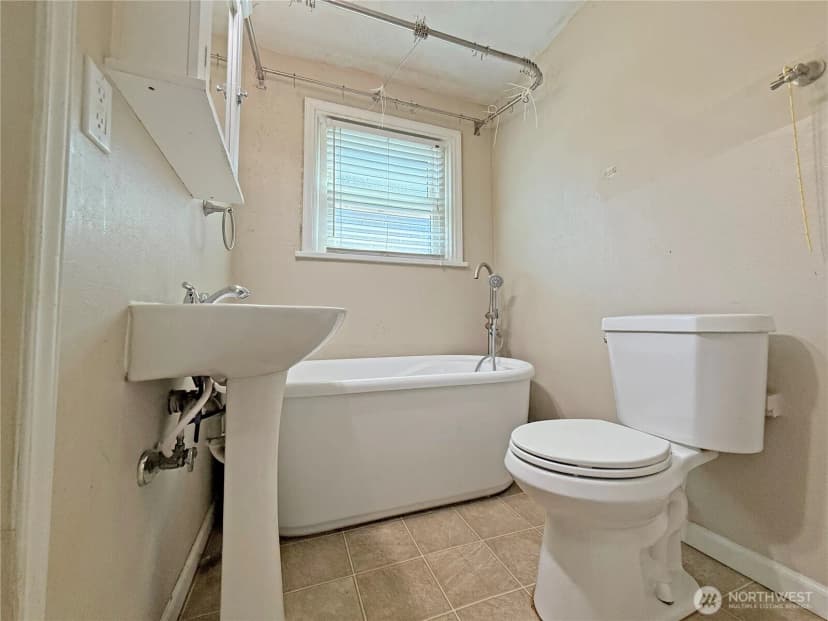 Property photo for 4115 W I Street, Bremerton photo 15