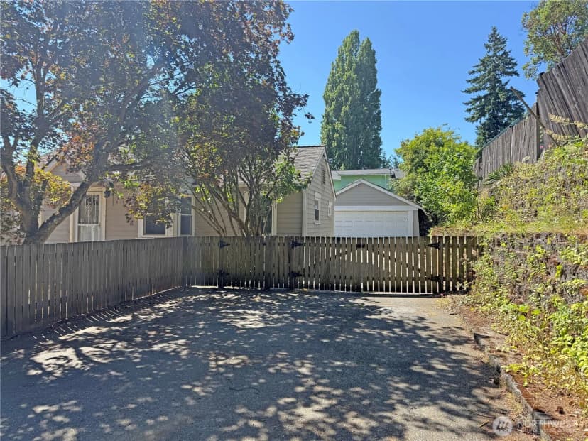Property photo for 4115 W I Street, Bremerton photo 28