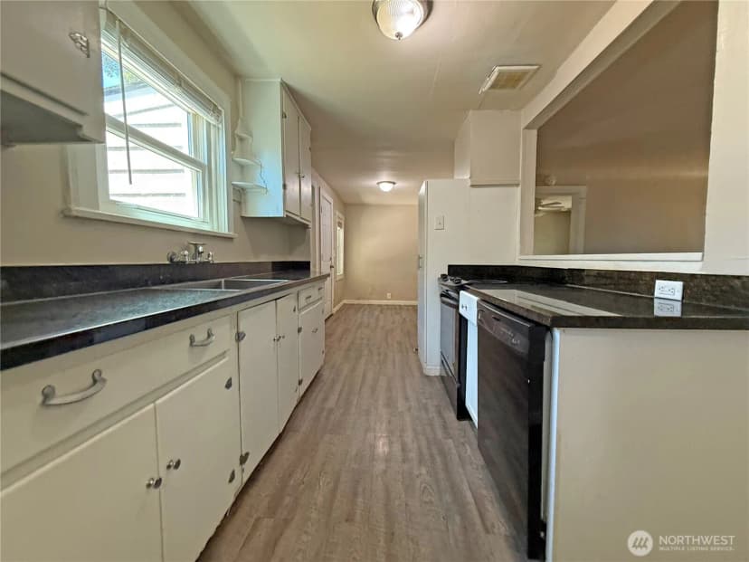 Property photo for 4115 W I Street, Bremerton photo 6