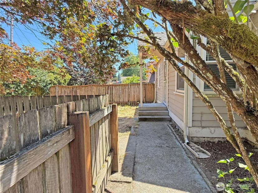 Property photo for 4115 W I Street, Bremerton photo 2