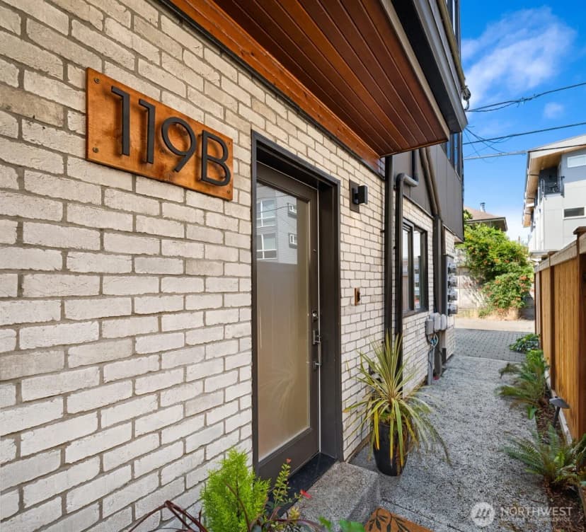 Property photo for 119 18th Avenue E #b, Seattle photo 2
