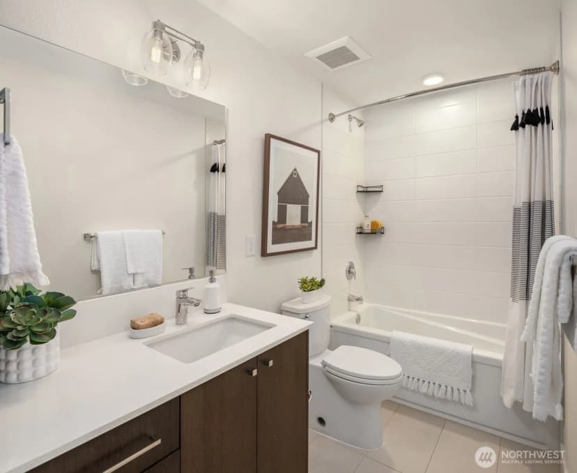 Property photo for 119 18th Avenue E #b, Seattle photo 6