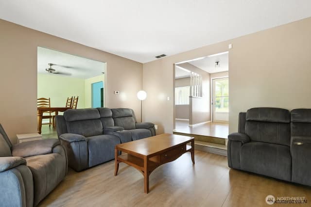 Property photo for 230 Se 8th Avenue, Oak Harbor photo 5