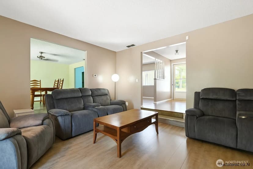 Property photo for 230 Se 8th Avenue, Oak Harbor photo 5