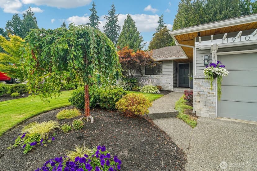 Property photo for 11910 43rd Drive Se, Everett photo 2