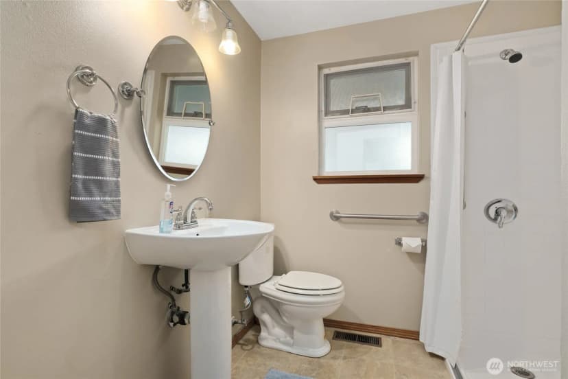 Property photo for 9345 37th Avenue S, Seattle photo 17