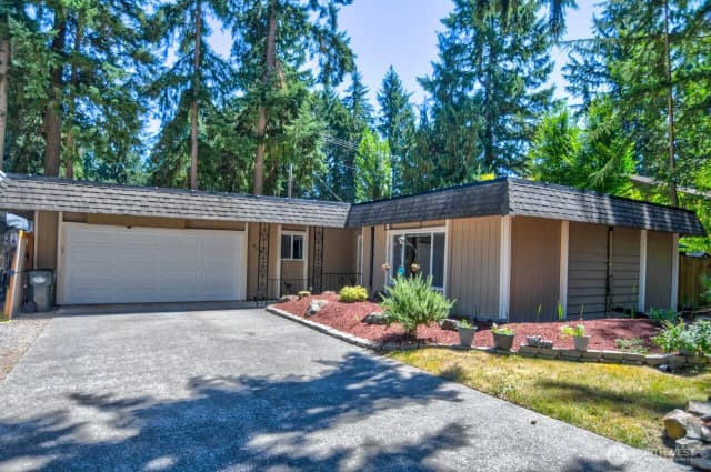 Property photo for 4104 Clearwater Drive Se, Lacey photo 2